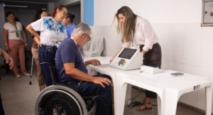 TRE de Alagoas cria programa de transporte gratuito para eleitores com deficiência