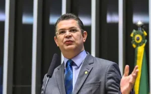 PF faz operação contra investigados ligados a Sóstenes Cavalcante