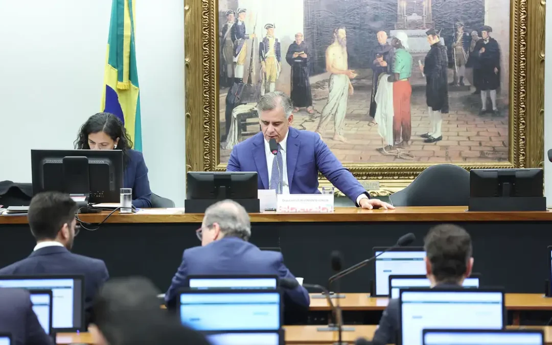 CCJ aprova PEC que acaba com aposentadoria compulsória de juízes como punição