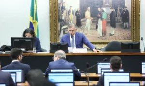 CCJ aprova PEC que acaba com aposentadoria compulsória de juízes como punição