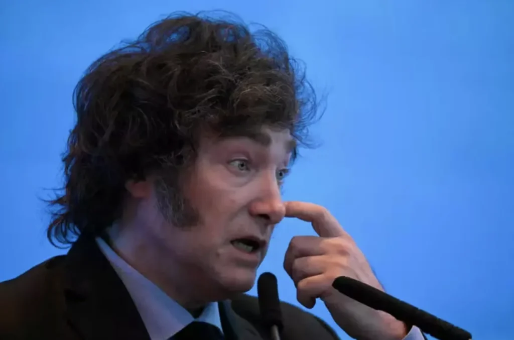 Argentina fecha 31 mil empresas e perde 245 mil empregos formais sob Milei