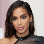 Turnê de Anitta terá meditação, ioga e pausa na venda de bebidas antes dos shows