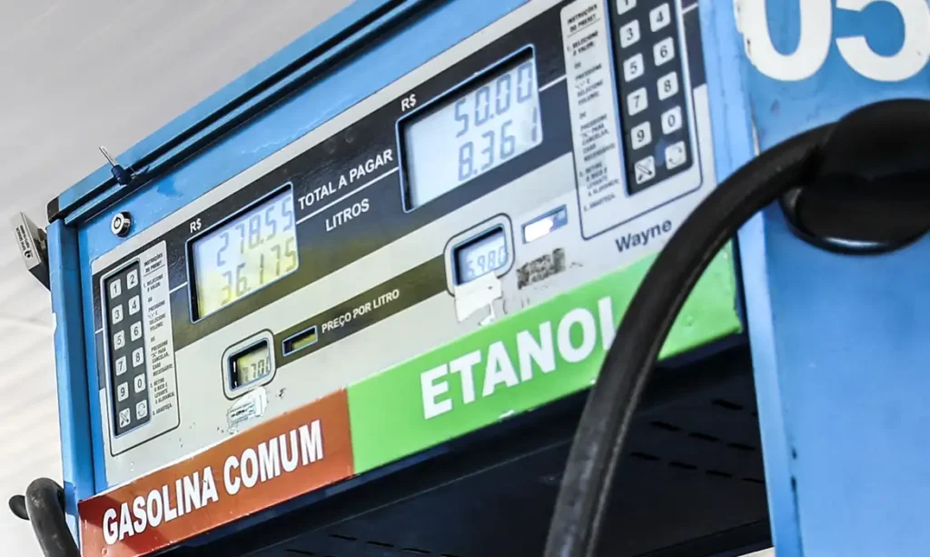 Governo eleva para 32% mistura de etanol na gasolina por seis meses