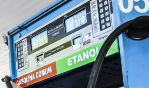 Governo eleva para 32% mistura de etanol na gasolina por seis meses