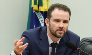 Ministro da Fazenda atribui alta da dívida pública aos juros elevados, não ao aumento de gastos