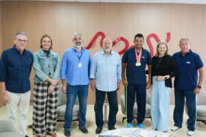 Lyra recebe nadador William Costa e celebra conquistas do SESI no esporte paralímpico
