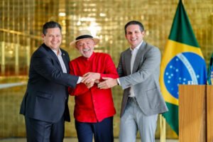 Lula, Motta e Alcolumbre articulam votação do fim da escala 6×1 antes das eleições