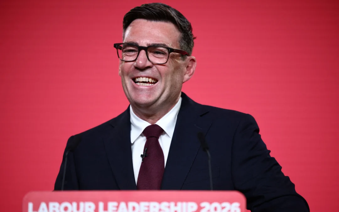 Andy Burnham recebeu as chaves, mas esqueceram de avisar sobre os cupins