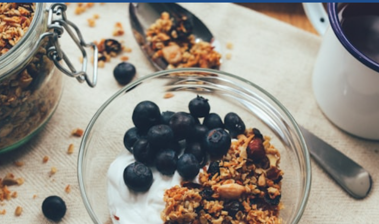 Café da manhã rico em proteína e fibra ajuda a emagrecer, indica estudo