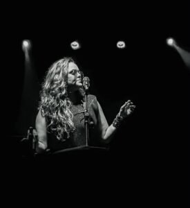 Fernanda Guimarães apresenta show especial em homenagem a Rita Lee e Cássia Eller no Jaraguá