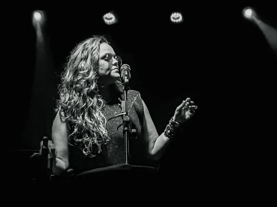 Fernanda Guimarães apresenta show especial em homenagem a Rita Lee e Cássia Eller no Jaraguá