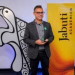 Professor alagoano vence Prêmio Jabuti Acadêmico 2026 com pesquisa sobre Drummond