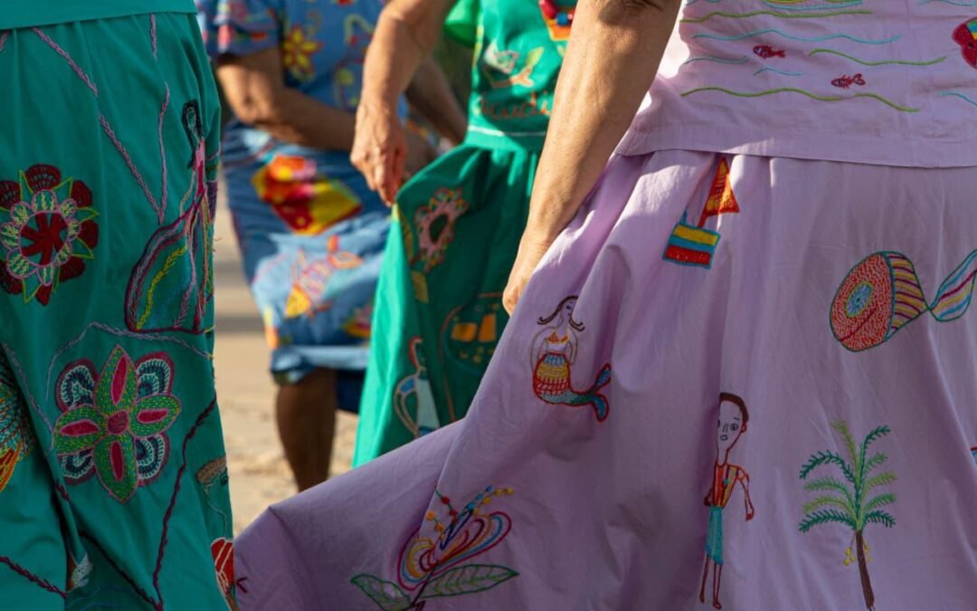 Livro registra histórias e bordados das mulheres de Riacho Doce em Maceió