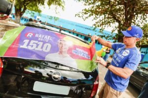 Deputado dá largada na campanha promovendo adesivaço no CEPA