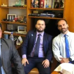 Ex-aliado acusa Eduardo Bolsonaro de manter R$ 250 mil em cofre no gabinete da Câmara