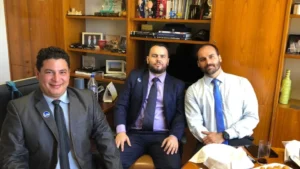 Ex-aliado acusa Eduardo Bolsonaro de manter R$ 250 mil em cofre no gabinete da Câmara