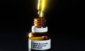 Cannabis medicinal ganha espaço no Brasil com alta de 29% nas autorizações de importação em 2026