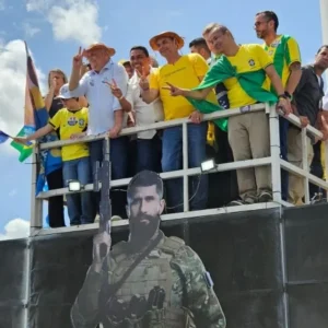 Sem Lira e JHC, Flávio Bolsonaro dá protagonismo a Alfredo Gaspar em Maceió