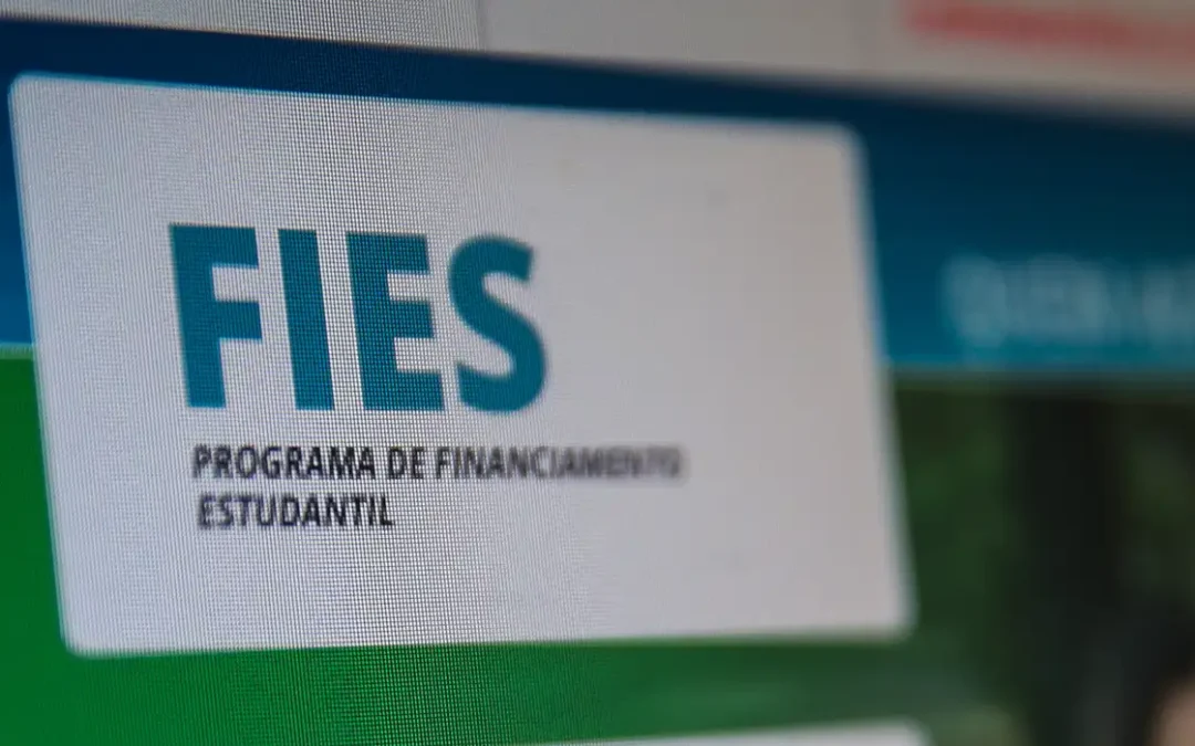 Estudantes têm até esta segunda-feira (31) para renegociar dívidas do Fies com descontos