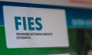 Estudantes têm até esta segunda-feira (31) para renegociar dívidas do Fies com descontos