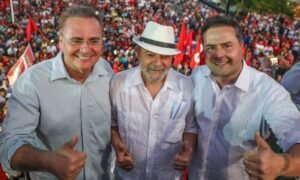 Renan Filho critica ações contra jornalistas em ato com Lula em Maceió