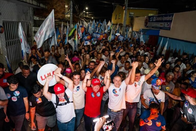 Renan Filho reúne mais de 5 mil pessoas em caminhada na Grota do Cigano, no Jacintinho