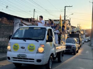 Caravana de Rui Palmeira reúne moradores e destaca obras realizadas na parte alta de Maceió