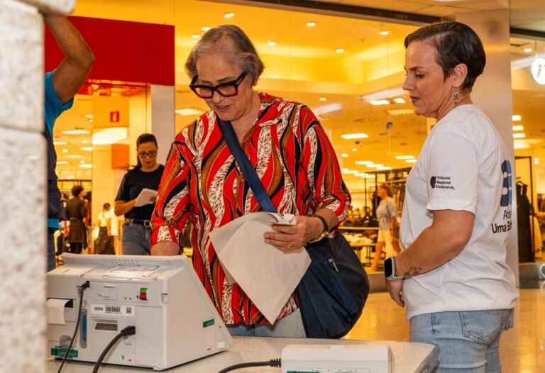TRE-AL leva treinamento para urna eletrônica ao Centro de Maceió nesta quinta-feira