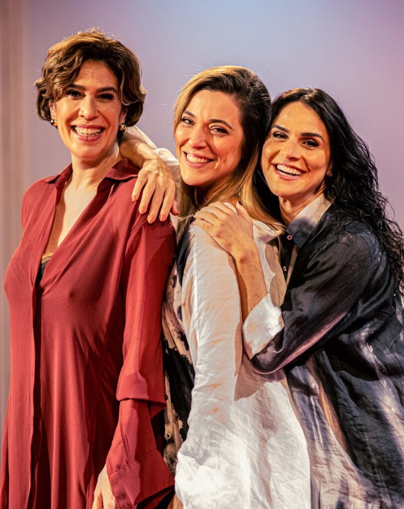 Júlia Rabello, Maria Clara Gueiros e Priscila Castello Branco chegam a Maceió com o espetáculo “Agora é que são elas”
