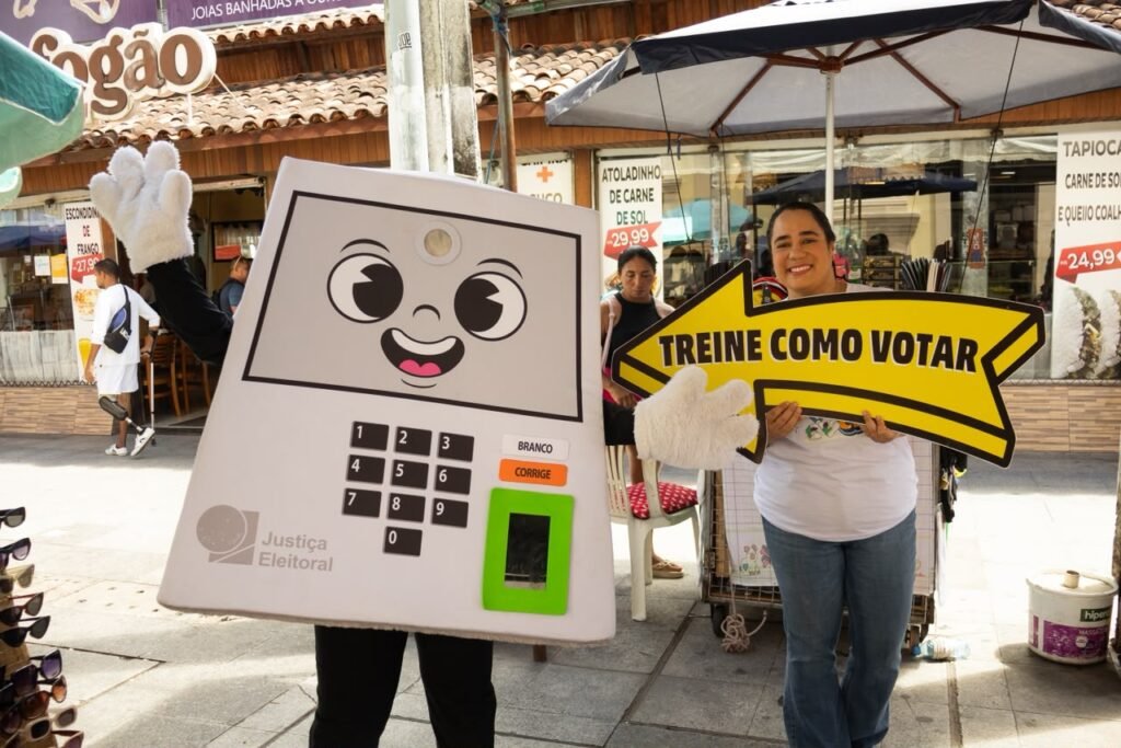TRE/AL leva treinamento de votação ao Pátio Shopping e Festival da Cultura Nerd