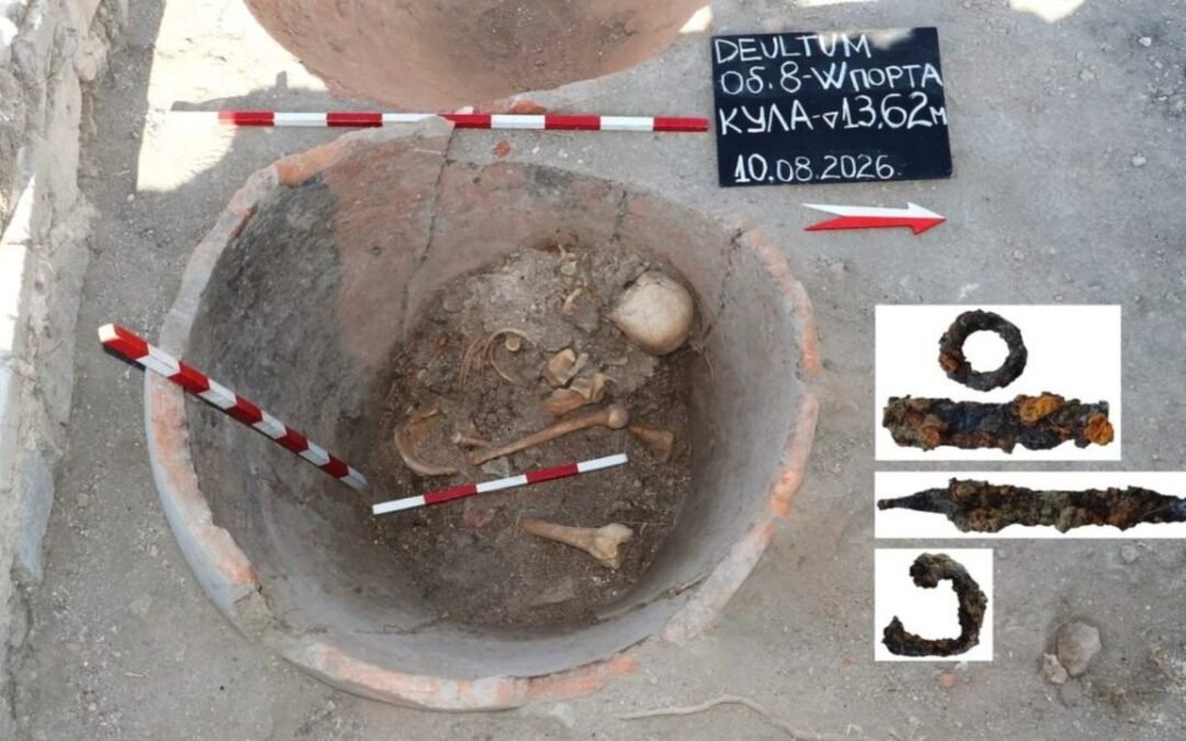 Esqueleto de 1.600 anos é encontrado dentro de enorme jarro em antiga fortaleza romana