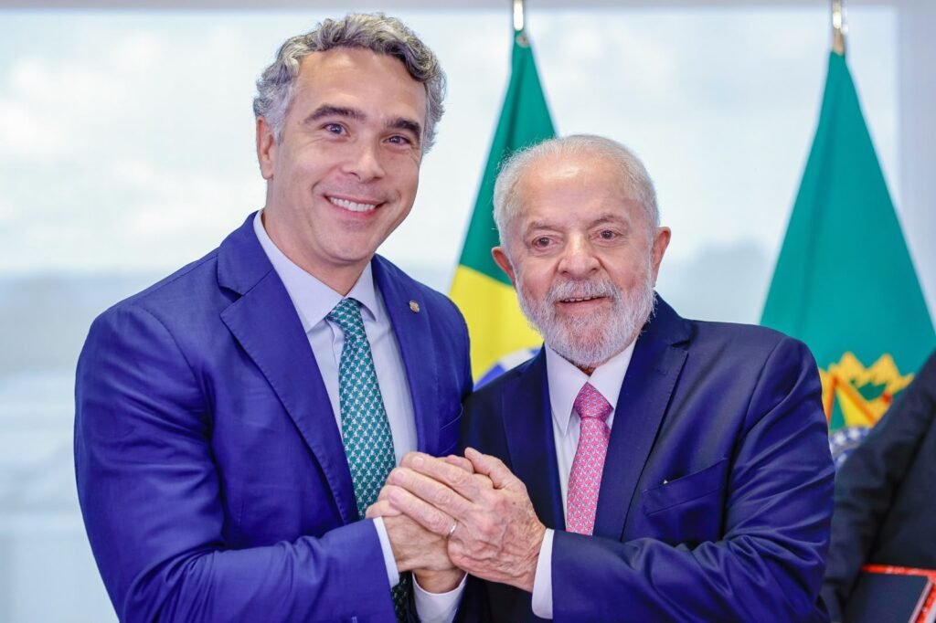 Deputado conquista apoio do Governo Lula para universalizar o Pé-de-Meia