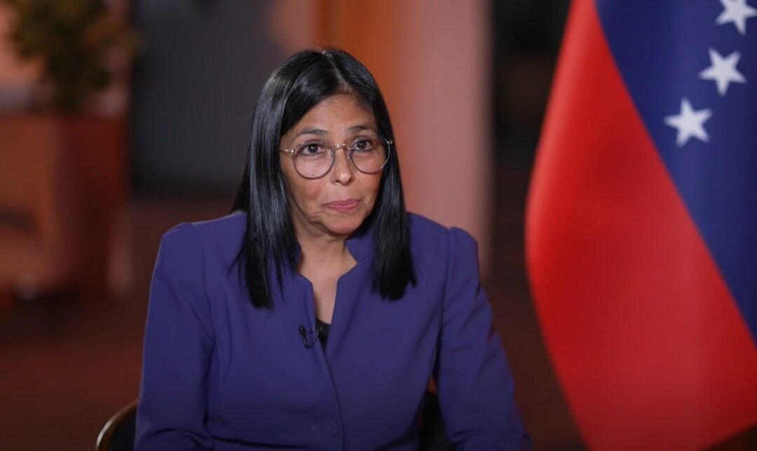 Ex-embaixador cubano critica aproximação de Delcy Rodríguez com os EUA