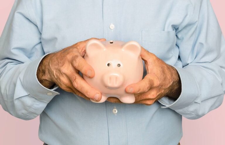 Geração 60+ chefia 32% dos lares brasileiros e enfrenta sobrecarga familiar e informalidade