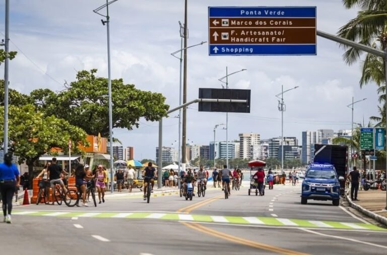 Maceió proíbe bandeiras e wind banners na orla entre Pajuçara e Jatiúca