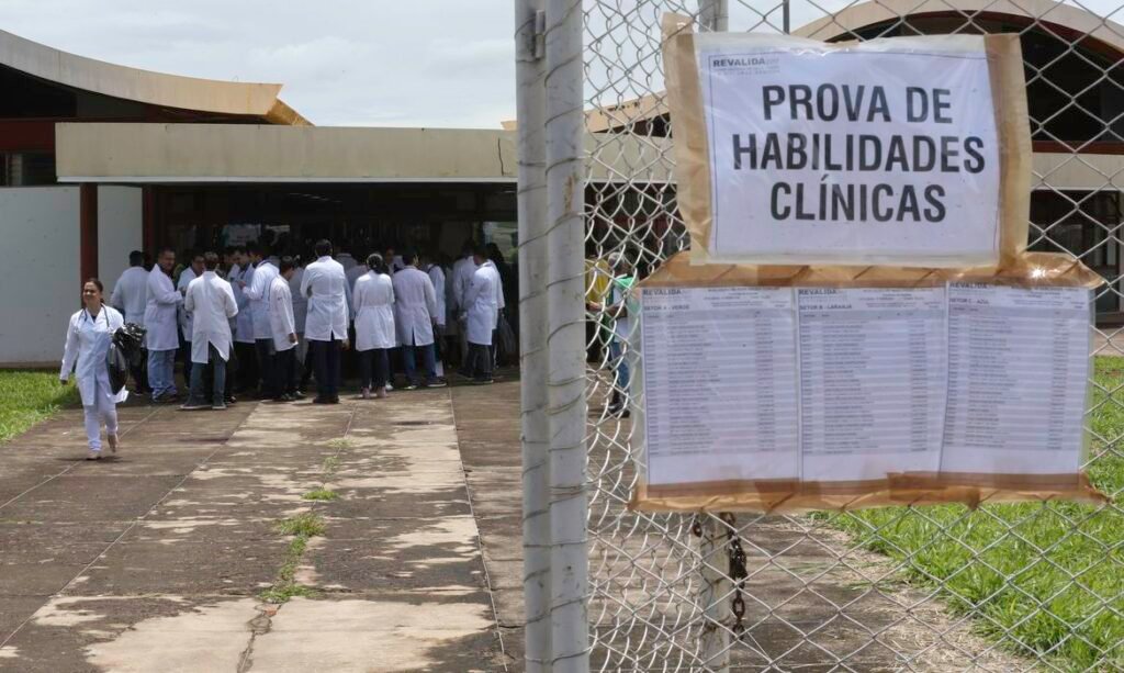 Revalida 2026/2: candidatos têm até sábado para enviar diploma de Medicina