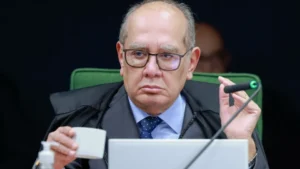 Gilmar pede que Fachin assuma caso de Mendonça e questiona julgamento no STF