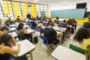 IA pode estar pensando pelo aluno? PISA reacende alerta sobre aprendizagem entre adolescentes