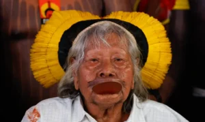 Cacique Raoni, de 94 anos, recebe cuidados paliativos após diagnóstico de câncer
