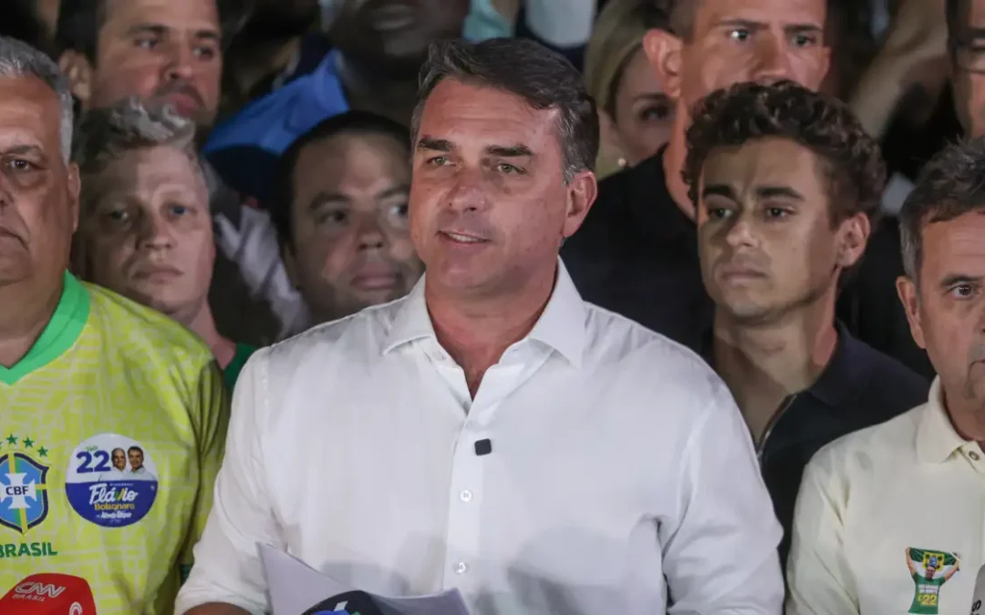 PF cancela passaportes de Flávio Bolsonaro após descumprimento de decisão judicial