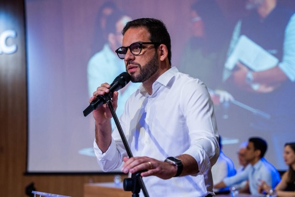 Vereador Chico Filho entrega título de cidadão a ex-secretário Luiz Rogério no dia 30