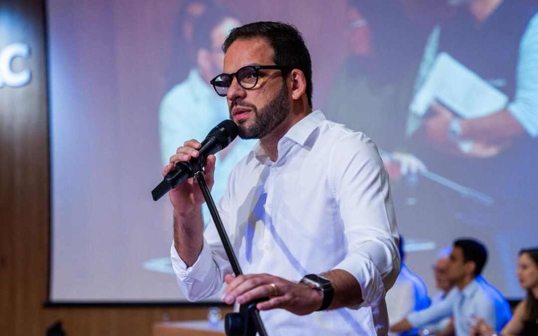 Vereador Chico Filho entrega título de cidadão a ex-secretário Luiz Rogério no dia 30