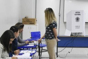 TRE-AL explica o que fiscais de partidos podem e não podem fazer durante a votação