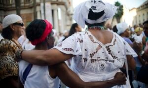Ataques a símbolos religiosos reacendem debate sobre intolerância