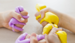 Slime pode fazer mal? O que se sabe sobre os riscos para crianças
