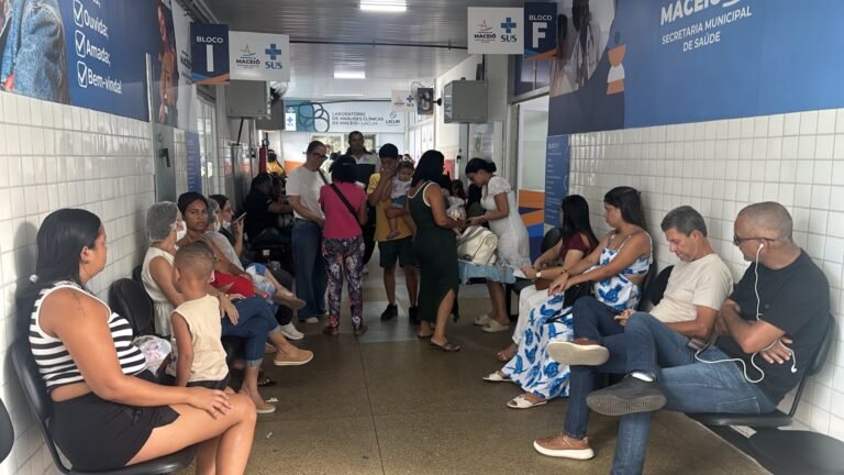 Servidores denunciam cheiro forte e possível risco à saúde no PAM Salgadinho