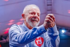 Lula anuncia nova campanha para o segundo turno e diz que vai comparar projetos com Flávio Bolsonaro