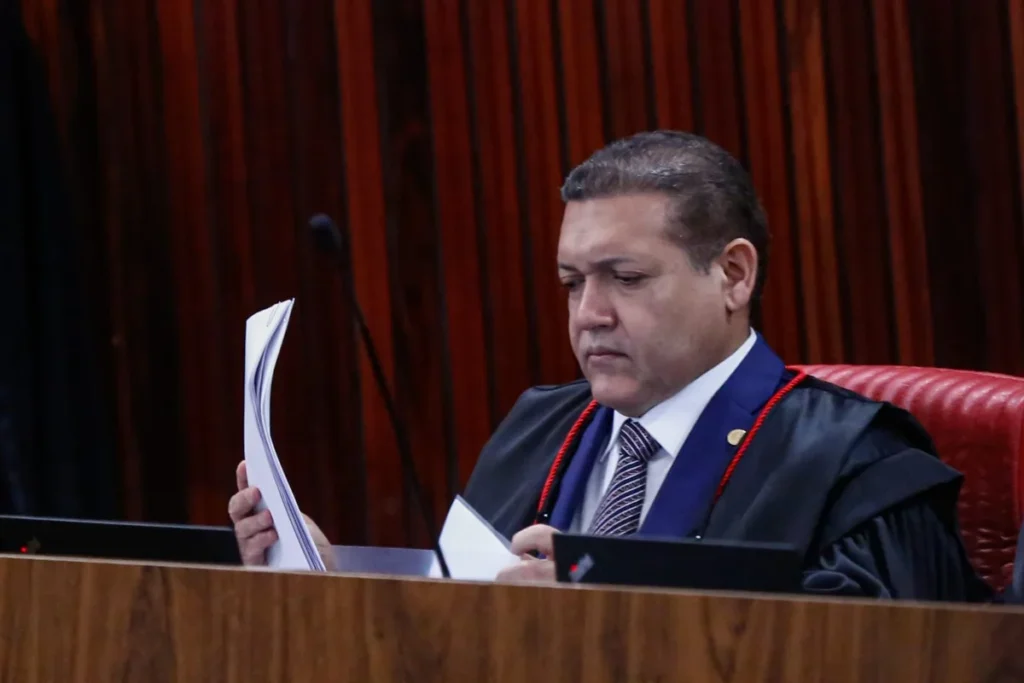 Lilia Schwarcz pede saída de Nunes Marques da presidência do TSE após denúncias