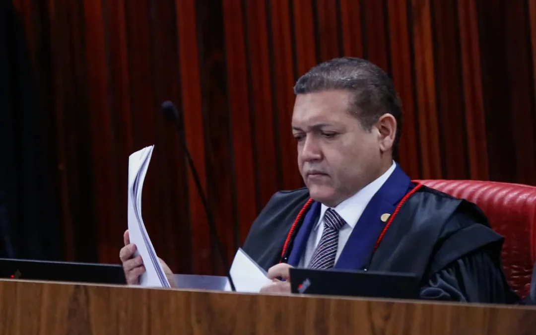 Lilia Schwarcz pede saída de Nunes Marques da presidência do TSE após denúncias