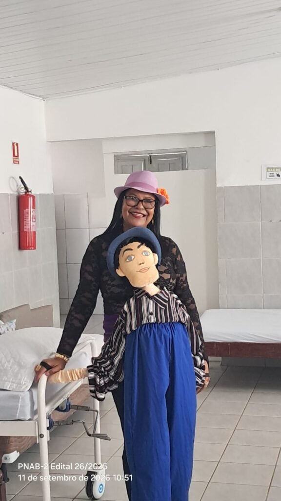 Projeto Tia Márcia Conta Histórias leva fábulas e atividades educativas ao Lar da Menina em Maceió